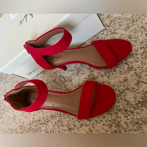 style & co red kitten heel sandals, sz 5.5 - Picture 2 of 4